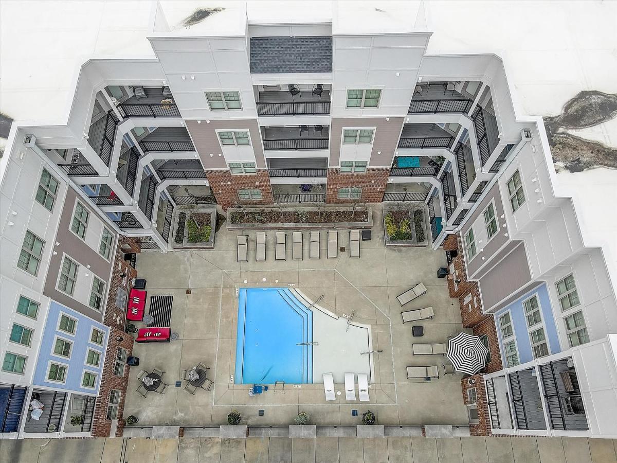 Frontdesk Cedar Flats Apts Uptown Apartamento *